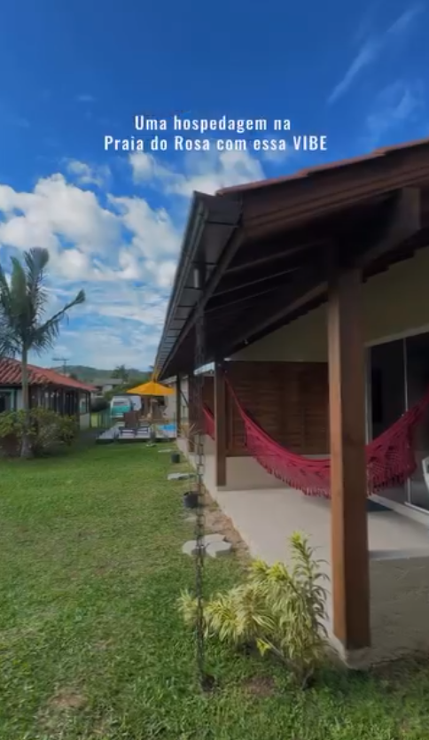 Casa privativa com varanda e rede na Morada Carmem, Praia do Rosa